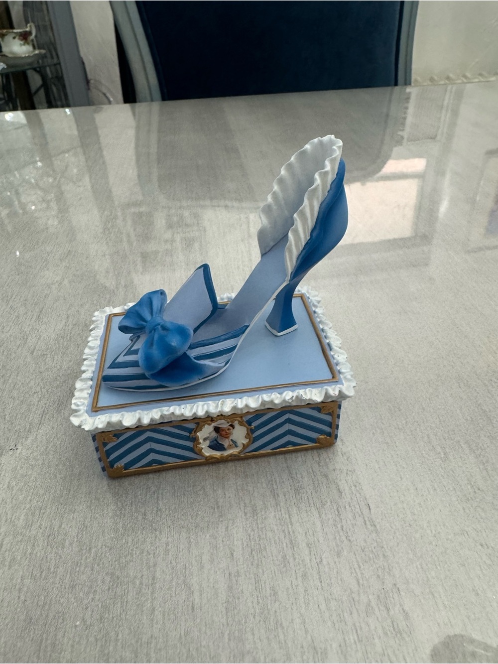 The Hamilton Collection Gone with the Wind In Step with Scarlett Shoe Figurine